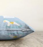 Mavi Zeminde Bebek Arabası Desenli Bebek Odası Raşel Kadife Yastık Kırlent Kılıfı Realhomes