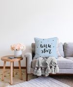 Mavi Zeminde Little Star Tasarımlı Bebek Odası Raşel Kadife Yastık Kırlent Kılıfı Realhomes