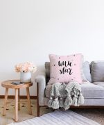 Pembe Zeminde Little Star Yıldız Tasarımlı Bebek Odası Raşel Kadife Yastık Kırlent Kılıfı Realhomes