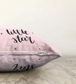Pembe Zeminde Little Star Yıldız Tasarımlı Bebek Odası Raşel Kadife Yastık Kırlent Kılıfı Realhomes