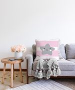 Pembe Çizgiler Üzerine Gri Yıldız Tasarımlı Bebek Odası Raşel Kadife Yastık Kırlent Kılıfı Realhomes