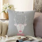 - Sonil-K-4509-Gorsel1 - Realhomes Gri Zeminde Sevimli Geyik Tasarımlı Bebek Odası Raşel Kadife Yastık Kırlent Kılıfı Realhomes