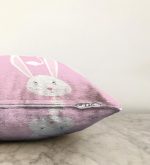 - Sonil-K-4512p-Gorsel3 - Realhomes Pembe Zeminli Tavşan Desenli Bebek Odası Raşel Kadife Yastık Kırlent Kılıfı Realhomes