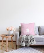 - Sonil-K-4554p-Gorsel2 - Realhomes  Pembe Zeminde Unicorn At Tasarımlı Bebek Odası Raşel Kadife Yastık Kırlent Kılıfı Realhomes