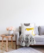 - Sonil-K-4590-Gorsel2 - Realhomes Beyaz Zeminde Leylek Motifli Özel Tasarım Çocuk Odası Raşel Kadife Yastık Kırlent Kılıfı Realhomes