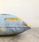 - Sonil-K-4590m-Gorsel3 - Realhomes  Mavi Zeminde Leylek Motifli Özel Tasarım Çocuk Odası Raşel Kadife Yastık Kırlent Kılıfı Realhomes