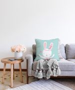 - Sonil-K-4663-Gorsel2 - Realhomes Realhomes Özel Tasarımlı Dijital Baskılı Çocuk Odası Raşel Kadife Yastık Kırlent Kılıfı Realhomes