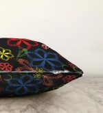 - Sonil-K-4829-Gorsel3 - Realhomes  Realhomes Siyah Zeminli Rengarenk Çiçekler Dijital Baskılı Modern Raşel Kadife Yastık Kılıfı Realhomes