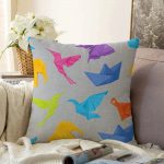 - Sonil-K-4834-Gorsel1 - Realhomes  Realhomes Gri Zeminli Origami Sanatı Dijital Baskılı Modern Raşel Kadife Yastık Kılıfı Realhomes