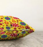 - Sonil-K-4835-Gorsel3 - Realhomes  Realhomes Sarı Zeminde Uğurböceği Dijital Baskılı Modern Raşel Kadife Yastık Kılıfı Realhomes