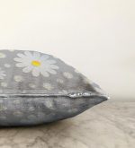 - Sonil-K-4843-Gorsel3 - Realhomes Realhomes Papatya Desenli Dijital Baskılı Modern Raşel Kadife Yastık Kılıfı Realhomes