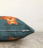 - Sonil-K-4873-Gorsel3 - Realhomes  Realhomes Köpek Desenli Dijital Baskılı Modern Raşel Kadife Kırlent Kılıfı Realhomes