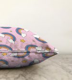 - Sonil-K-4902-Gorsel3 - Realhomes Realhomes Pembe Zeminde Unicorn Gökkuşağı Dijital Baskılı Modern Raşel Kadife Kırlent Kılıfı Realhomes