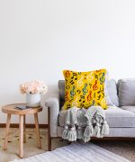 - Sonil-K-4929-Gorsel2 - Realhomes  Realhomes Sarı Zeminli Sol Anahtarlı Dijital Baskılı Modern Raşel Kadife Yastık Kılıfı Realhomes