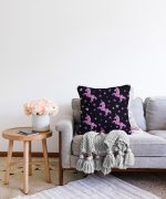 - Sonil-K-4939-Gorsel2 - Realhomes  Realhomes Siyah Zeminde Pembe Yıldız Dijital Baskılı Modern Raşel Kadife Yastık Kılıfı Realhomes