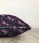 - Sonil-K-4939-Gorsel3 - Realhomes  Realhomes Siyah Zeminde Pembe Yıldız Dijital Baskılı Modern Raşel Kadife Yastık Kılıfı Realhomes