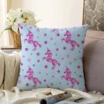 - Sonil-K-4940-Gorsel1 - Realhomes  Realhomes Mavi Zeminde Pembe Yıldız Dijital Baskılı Modern Raşel Kadife Yastık Kılıfı Realhomes