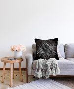 - Sonil-K-5007-Gorsel2 - Realhomes  Siyah Zeminde Beyaz Dekoratif Desenli Raşel Kadife Yastık Kılıfı Realhomes