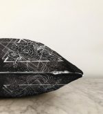 - Sonil-K-5007-Gorsel3 - Realhomes  Siyah Zeminde Beyaz Dekoratif Desenli Raşel Kadife Yastık Kılıfı Realhomes