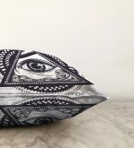 - Sonil-K-5013-Gorsel3 - Realhomes  Beyaz Zeminde Lacivert Üçüncü Göz Dijital Baskılı Dekoratif Raşel Kadife Yastık Kırlent Kılıfı Realhomes