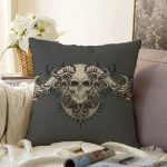 - Sonil-K-5016-Gorsel1 - Realhomes Gri Zeminde Kuru Kafa Motifli Özel Tasarım Raşel Kadife Kırlent Kılıfı Realhomes