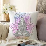 - Sonil-K-5018-Gorsel1 - Realhomes Fatma Ana Eli İçerisinde Yoga Yapan Kadın Desenli Raşel Kadife Kırlent Kılıfı Realhomes