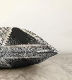 - Sonil-K-5019-Gorsel3 - Realhomes  Mandala Zeminde Üçgen Motifli Özel Tasarım Dijital Baskılı Raşel Kadife Yastık Kılıfı Realhomes