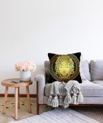 - Sonil-K-5034-Gorsel2 - Realhomes  Realhomes Özel Tasarım Siyah Zeminde Gold Medusa Dekoratif Raşel Kadife Kırlent Kılıfı Realhomes