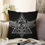 - Sonil-K-5036-Gorsel1 - Realhomes  Özel Tasarım Kanatlı Üçüncü Göz Motifli Dijital Baskılı Raşel Kadife Kırlent Kılıfı Realhomes