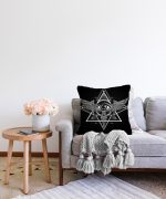 - Sonil-K-5036-Gorsel2 - Realhomes  Özel Tasarım Kanatlı Üçüncü Göz Motifli Dijital Baskılı Raşel Kadife Kırlent Kılıfı Realhomes