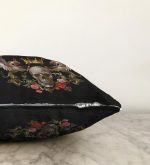 Altın Taç Motiftli Kuru Kafalı Özel Tasarım Dijital Baskılı Raşel Kadife Kırlent Kılıfı Realhomes