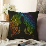 - Sonil-K-5046-Gorsel1 - Realhomes Siyah Zeminde Gökkuşağı Motifli Uzak Doğu Yoga Desenli Raşel Kadife Kırlent Kılıfı Realhomes