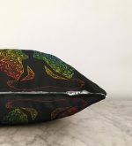 - Sonil-K-5046-Gorsel3 - Realhomes Siyah Zeminde Gökkuşağı Motifli Uzak Doğu Yoga Desenli Raşel Kadife Kırlent Kılıfı Realhomes