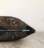 - Sonil-K-5049-Gorsel3 - Realhomes  Gold Çerçeve İçerisinde Gül Kuru Kafa Motifli Dekoratif Raşel Kadife Kırlent Kılıfı Realhomes