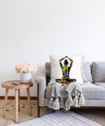 - Sonil-K-5050-Gorsel2 - Realhomes Beyaz Zeminde Gökkuşağı Yoga Desenli Raşel Kadife Kırlent Kılıfı Realhomes