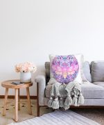 - Sonil-K-5052-Gorsel2 - Realhomes Beyaz Zeminde Renkli Kelebek Özel Tasarım Raşel Kadife Yastık Kılıfı Realhomes