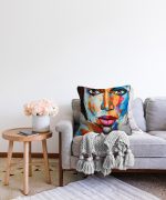 Sulu Boyalı Kadın Yüzlü Dekoratif Modern Raşel Kadife Kırlent Kılıfı Realhomes