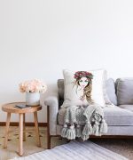 - Sonil-K-5094-Gorsel2 - Realhomes  Beyaz Zeminde Rankli Kalem Çizimli Dekoratif Modern Raşel Kadife Yastık Kılıfı Realhomes