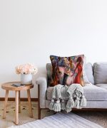 - Sonil-K-5095-Gorsel2 - Realhomes  Yağlı Boya Çizimli Kadın Motifli Modern Raşel Kadife Kırlent Kılıfı Realhomes