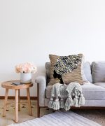 Vizon Zeminde Zenci Kadın Tasarımlı Raşel Kadife Yastık Kılıfı Realhomes