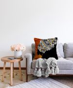 Siyah Ve Karamel Zeminde Zenci Kadın Dijital Baskılı Raşel Kadife Kırlent Kılıfı Realhomes