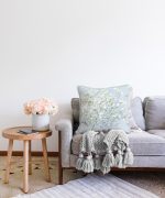 - Sonil-K-5113-Gorsel2 - Realhomes  Mavi Zeminde Beyaz Ortanca Çiçeği Dijital Baskılı Raşel Kadife Kırlent Kılıfı Realhomes