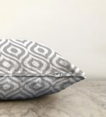 - Sonil-K-5116gri-Gorsel3 - Realhomes Özel Tasarım Gri İkat Desenli Dijital Baskılı Raşel Kadife Yastık Kırlent Kılıfı Realhomes