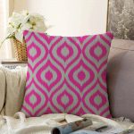Özel Tasarım Gri Zeminde Fuşya İkat Desenli Dijital Baskılı Raşel Kadife Yastık Kırlent Kılıfı Realhomes