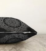 Siyah Zeminde Beyaz Mandala Desenli Dekoratif Raşel Kadife Yastık Kılıfı Realhomes