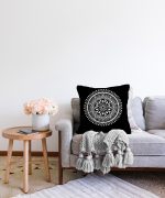 - Sonil-K-5138-Gorsel2 - Realhomes Siyah Beyaz Çiçek Desenli Mandala Motifli Raşel Kadife Kırlent Kılıfı Realhomes