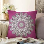 - Sonil-K-5143-Gorsel1 - Realhomes Pembe Zeminde Beyaz Mandala Desenli Özel Tasarım Raşel Kadife Yastık Kılıfı Realhomes