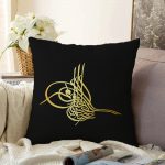 Siyah Zeminde Gold Osmanlı Turası Özel Tasarım Dijital Baskılı Raşel Kadife Kırlent Kılıfı Realhomes