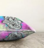 - Sonil-K-5206-Gorsel3 - Realhomes Gökkuşağı Zeminde Fatma Ana Eli Temalı Özel Tasarım Raşel Kadife Yastık Kılıfı Realhomes