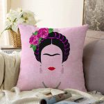 - Sonil-K-5211-Gorsel1 - Realhomes  Pembe Zeminde Kahlo Frida Dijital Baskılı Raşel Kadife Kırlent Kılıfı Realhomes